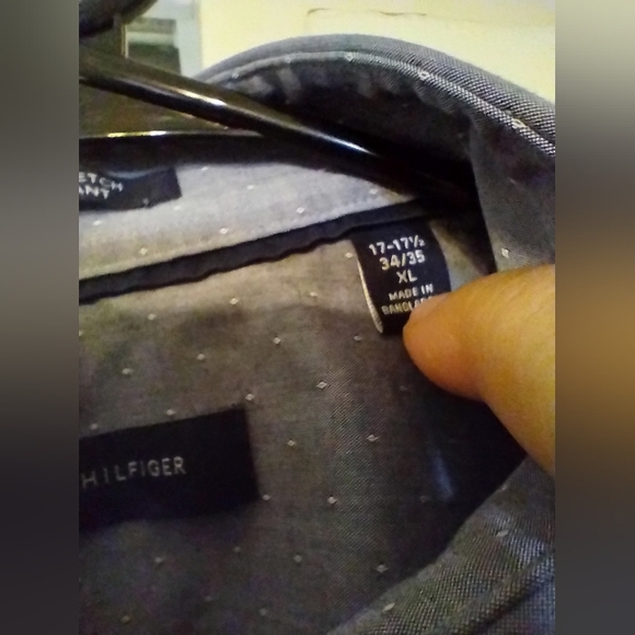 Tommy Hilfiger Men's Blue Button-Up XL 17 17.5 34-35 Shirt Adj Cuff Front Pocket - Picture 3 of 6